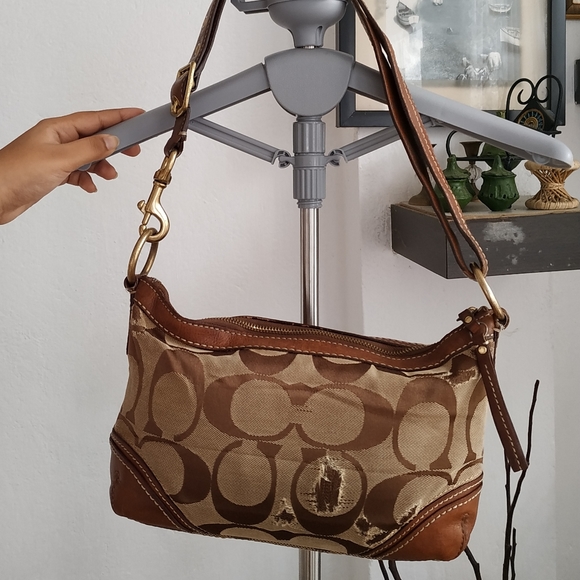 COACH Coach 10538 Signature Shoulder Bag (Used) - Picture 5 of 12